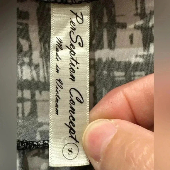 Perception concept blouse size small - Picture 3 of 3